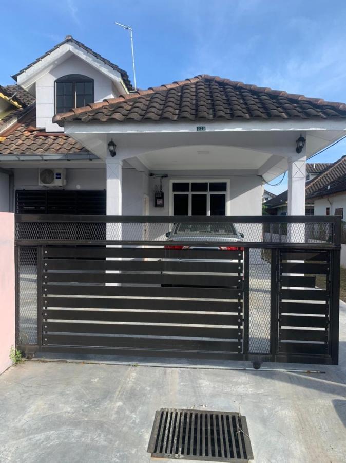 Homestay Maryam Lumut Exterior photo